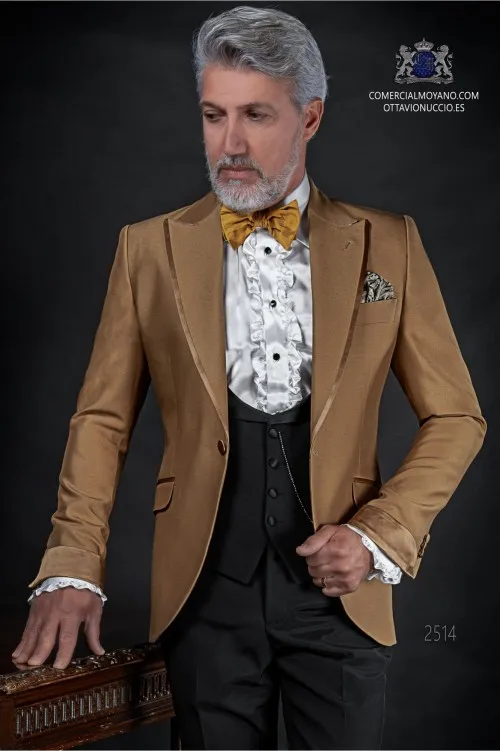 Khaki Groom Tuxedos Peak Lapel Groomsman Bröllop Tuxedos Mode Men Formell Business Prom Dinner 3 Piece Suit (Jacka + Byxor + Tie + Vest) 25