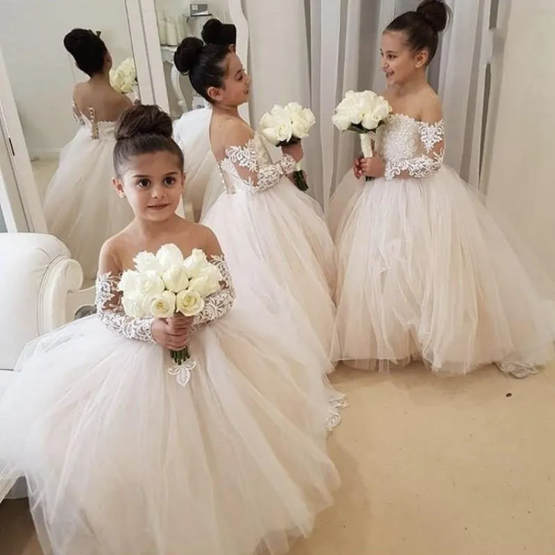 Nuove ragazze di fiori carine Abiti con spalle scoperte Maniche lunghe Applique in pizzo Tulle Abiti da festa per bambina Abiti da prima comunione formali