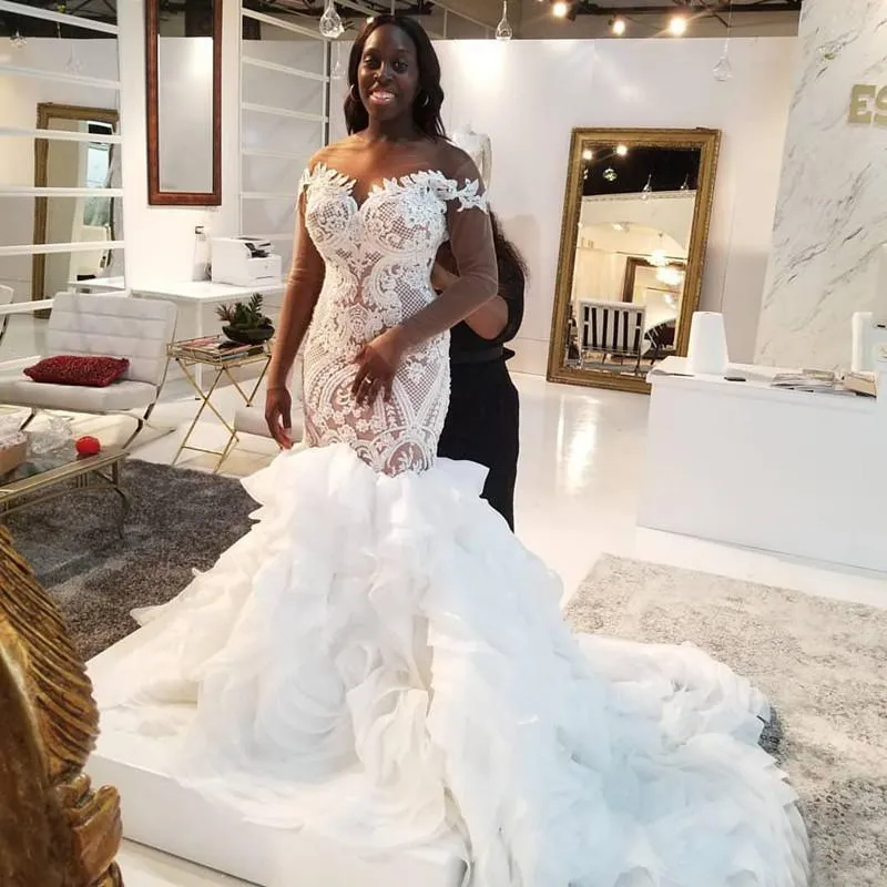 Incroyable dentelle manches longues robes de mariée sirène hors de l'épaule cou robes de mariée à plusieurs niveaux, plus la taille balayage train robes de mariée