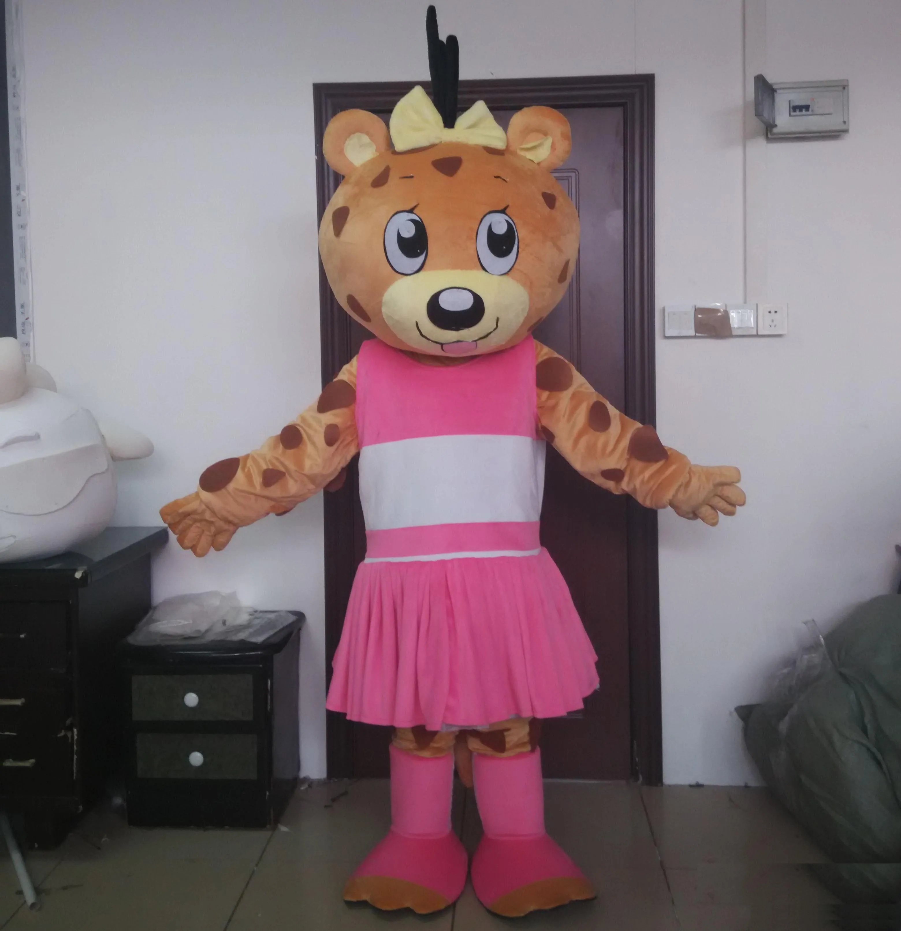 2019 Hot Sale A Girl Panther Mascot Disfrave Con Vestido Rosa Para