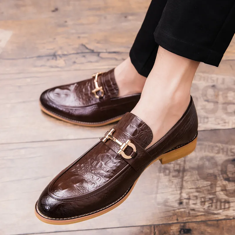 Venta caliente: hombres hechos a mano Oxfords zapatos de cuero puntiagudos vestido de novia mocasines zapatos de negocios para hombre formal