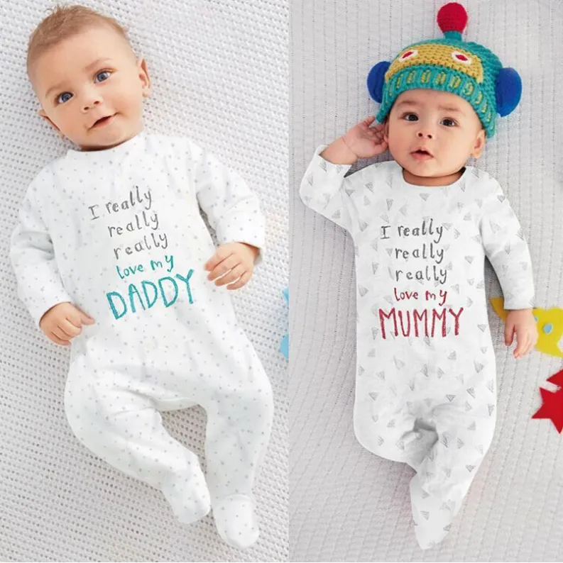 INS chaud haut de gamme bébé marque vêtements amour papa barboteuse coton nouveau-né mignon bébé filles garçon printemps automne barboteuse enfants concepteur infantile combinaisons