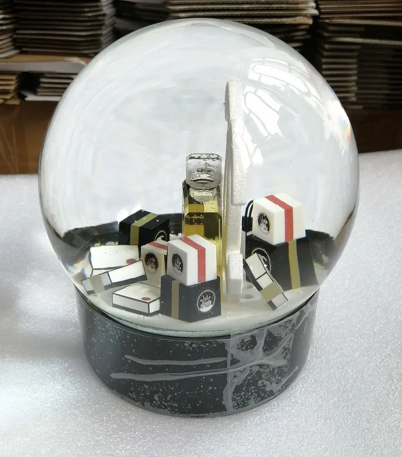 2020 Ny julklapp Elektrisk Stora Snow Globe Classics Letters Crystal Ball Limited Gift för VIP-kund