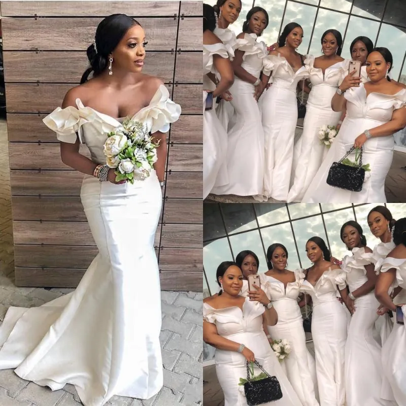 Afrikanska vita sjöjungfrun brudtärna klänningar för bröllop plus storlek av axel Ruffles Maid of Honor Gowns Satin Sweep Train Bridesmaid Dress