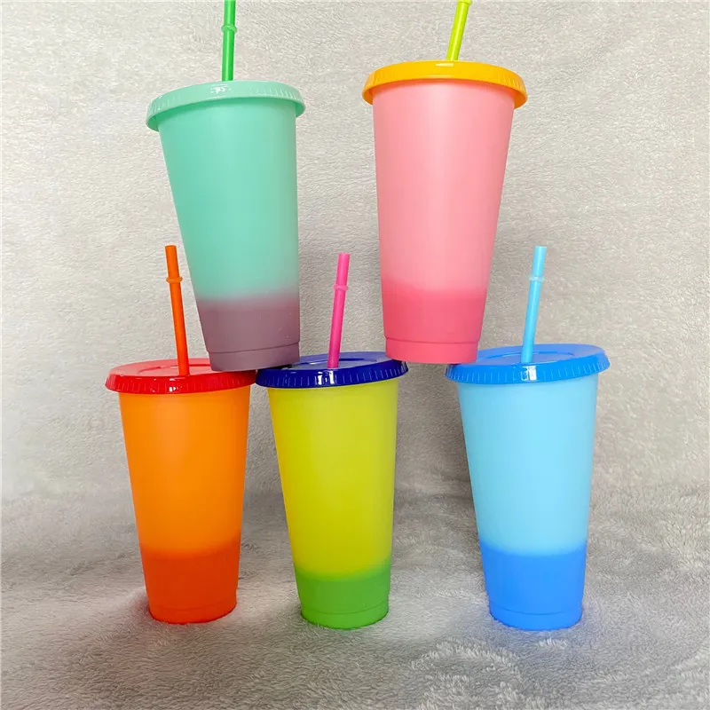 Tasse à changement de couleur de 24 oz 710 ml Gobelets à boire en plastique avec couvercle et paille Couleurs de bonbons Boissons froides réutilisables magiques Tasses à bière à café