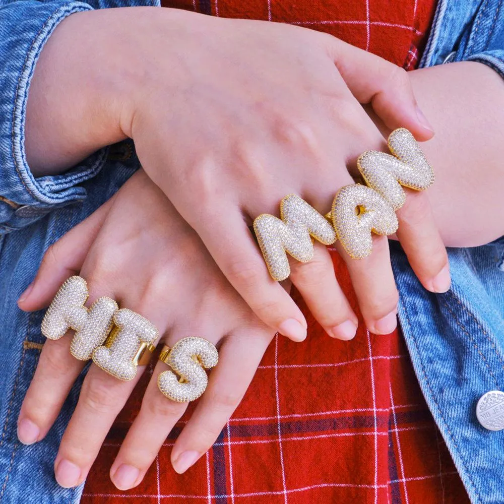 Personalizado 18k banhado a ouro gelado diamante A-z bolha carta de dedo anéis faixa homens mulheres cz anel de manguito hip hop jóia presente para casais