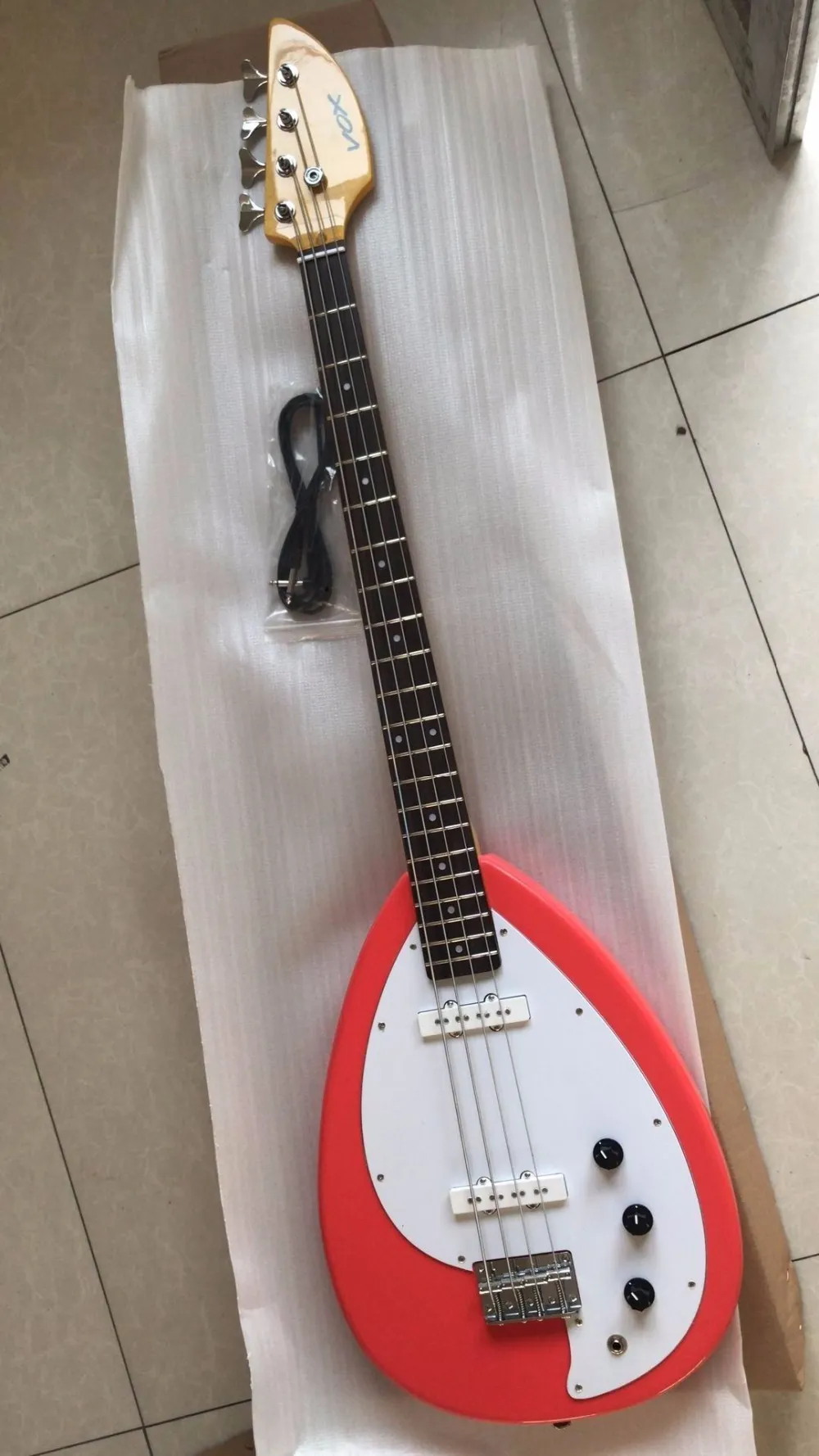 Nowa gitara basowa Vox Mark v Phantom Red Electric Bass