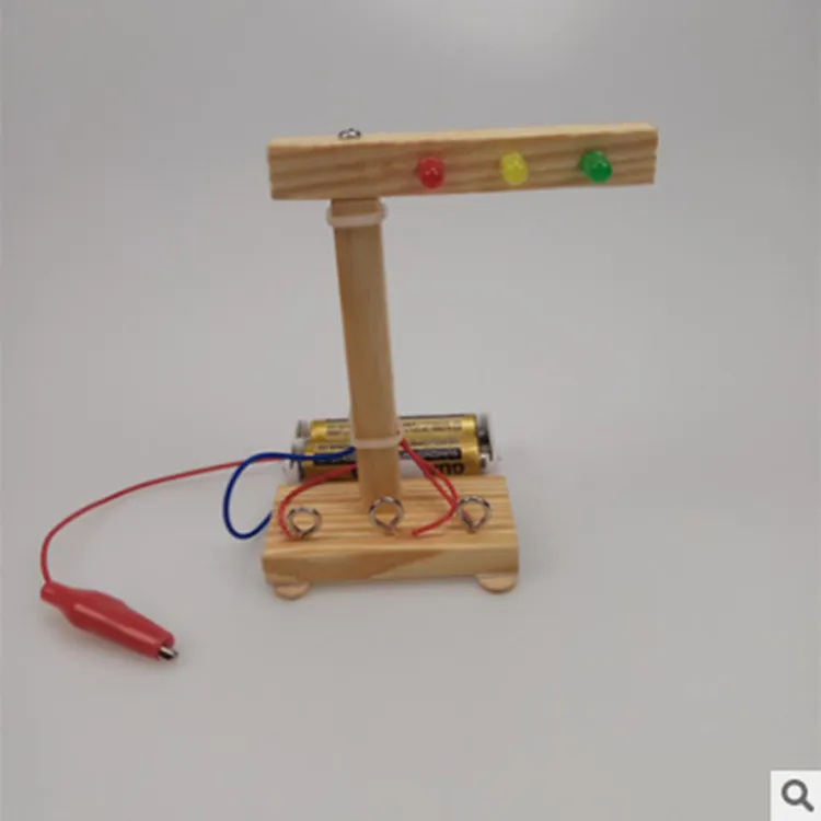 Vetenskapsexperiment Toy Set för grundskolestudenter DIY Traffic Light Technology Små Invention Barn Handgjorda