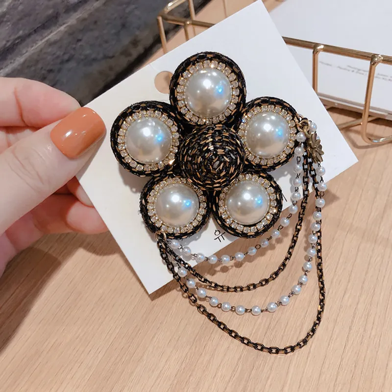 Pearl Rhinestone Brooch for Women Tassel Brooch Suit Lapel Pin Fashion Jewelry for Gift Party