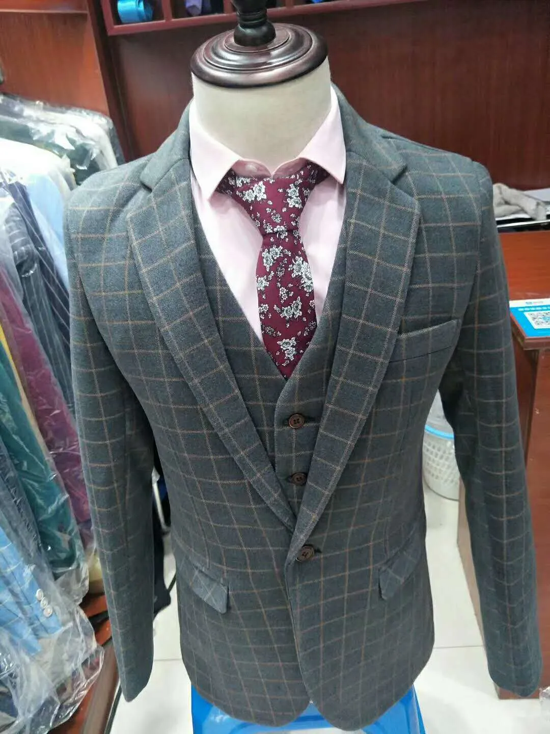 Custom Designe Dark Grey Plaid Groom Tuxedos Notch Lapel Groomsmen Men Wedding Dress Fashion Man Jacket Blazer Suit(Jacket+Pants+Vest+Tie)73