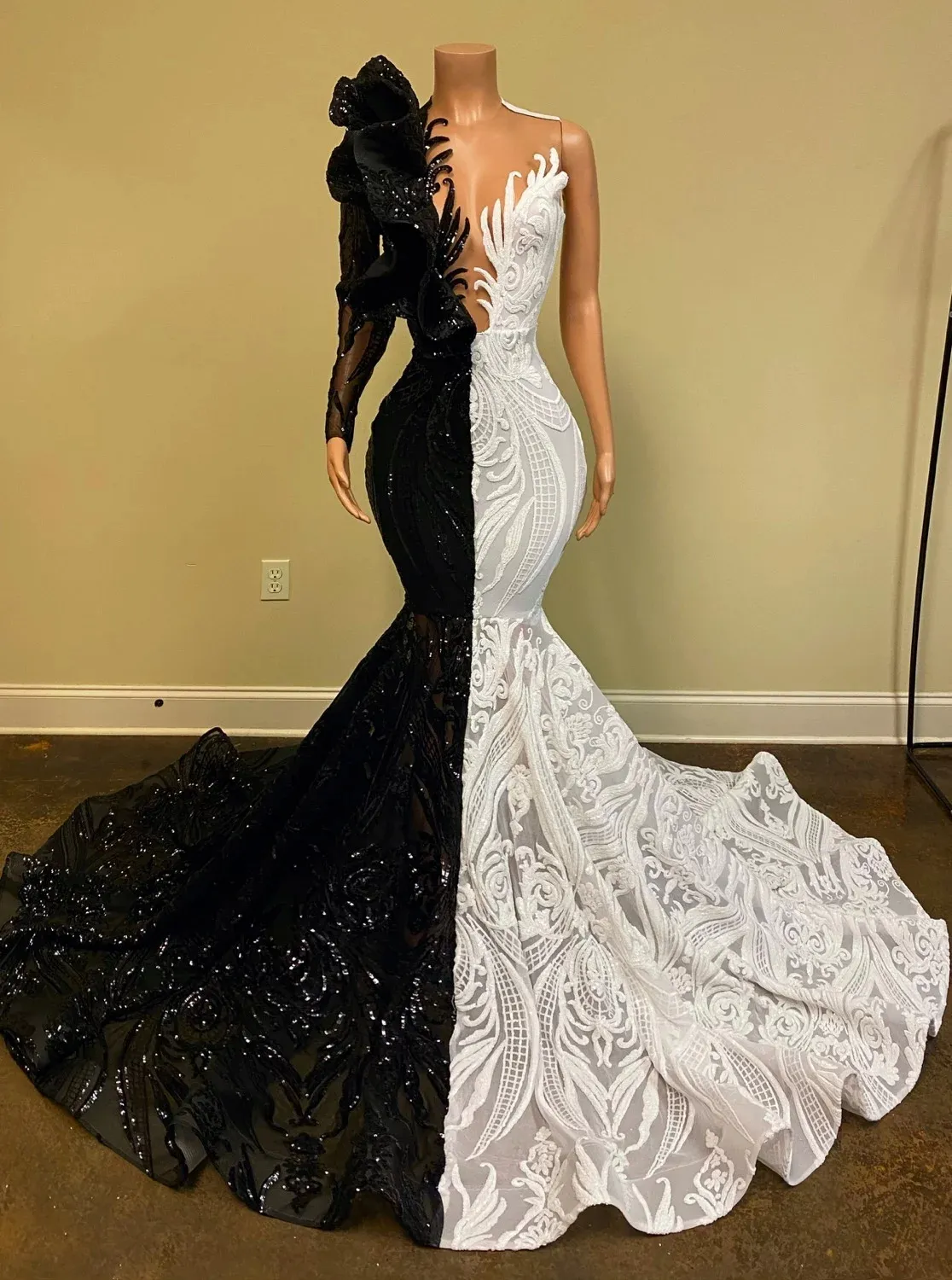 Custom-made Black and Mermaid Black tie evening gown with High Neck, Sequins, Appliqued Lace, and Court Train for Formal Parties
