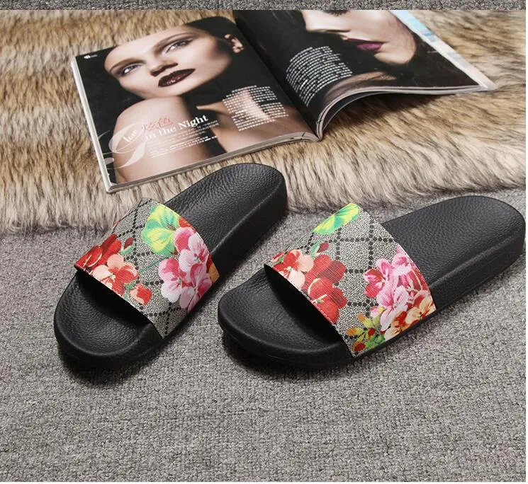 2020 new Designer Rubber slide fashion sandal Floral brocade men slipper Gear bottoms Flip Flops women striped Beach causal slippe eur36-41