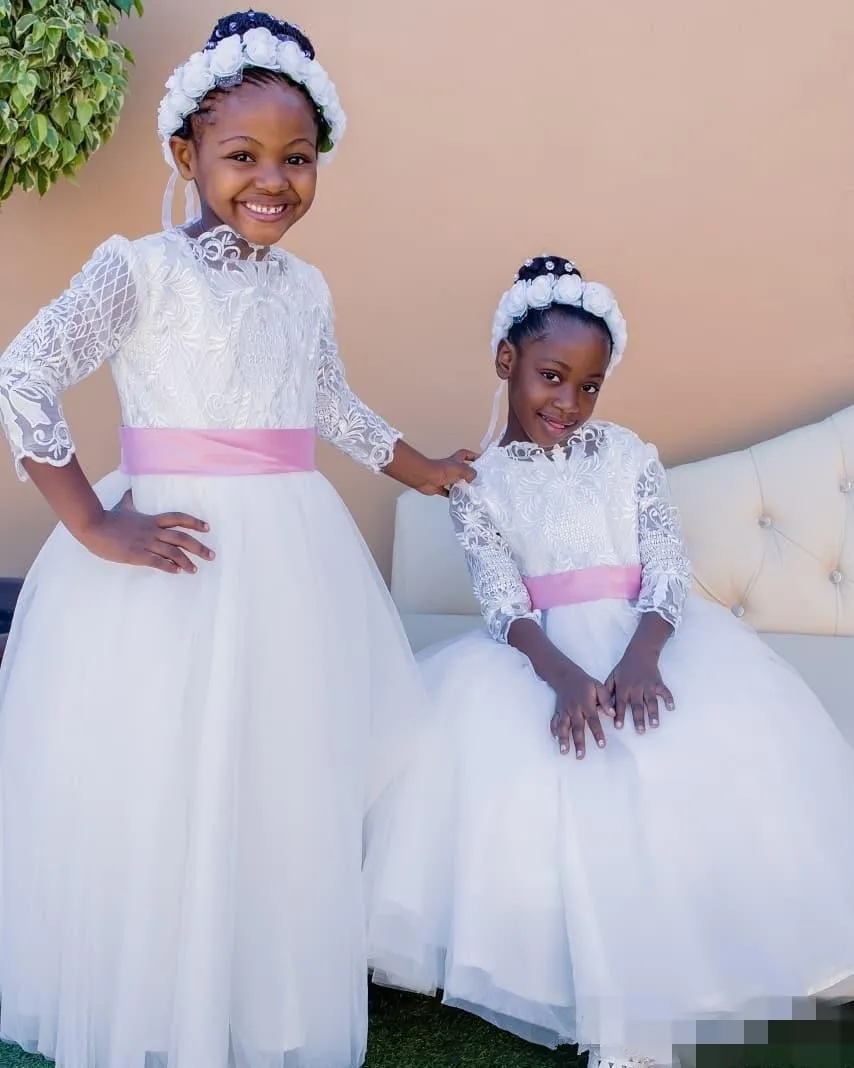 Vestidos para niñas de flores blancas Cinta rosa Mangas largas Apliques de encaje Tul Longitud del piso Vestido de fiesta de cumpleaños para niña hecha a medida Ropa formal