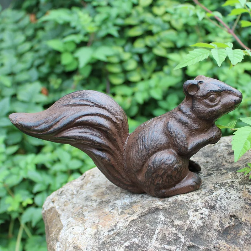 Vintage Cast Iron Squirrel Standing Raised Tail Animal Statue Decor Brown Home Garden Lawn Cottage Farm Decoration Key Safe Hide Box