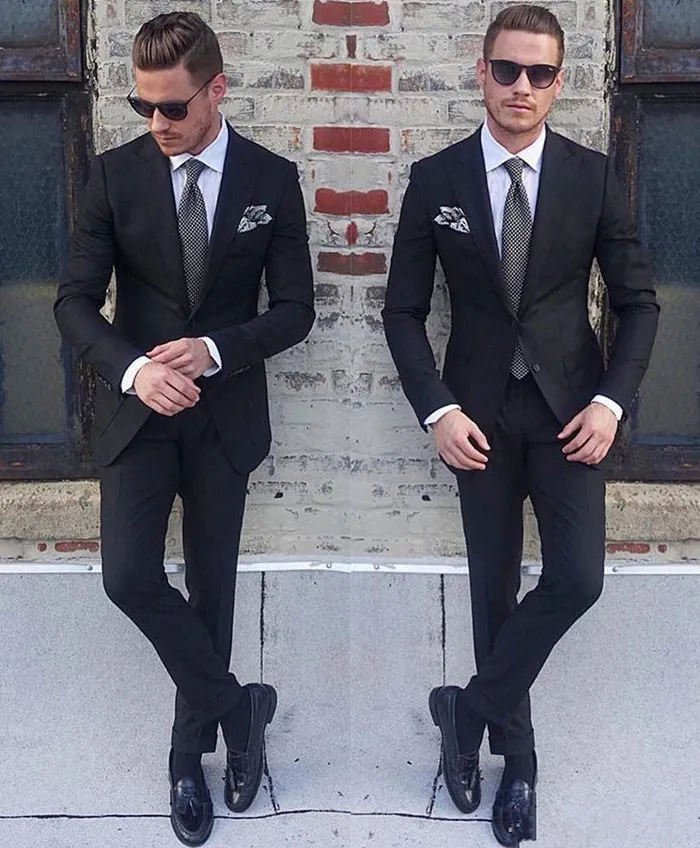 Nuovo smoking da sposo stile classico Due bottoni nero con risvolto a punta Groomsmen Abito da uomo per uomo Abiti da sposa uomo (giacca + pantaloni + cravatta) 674