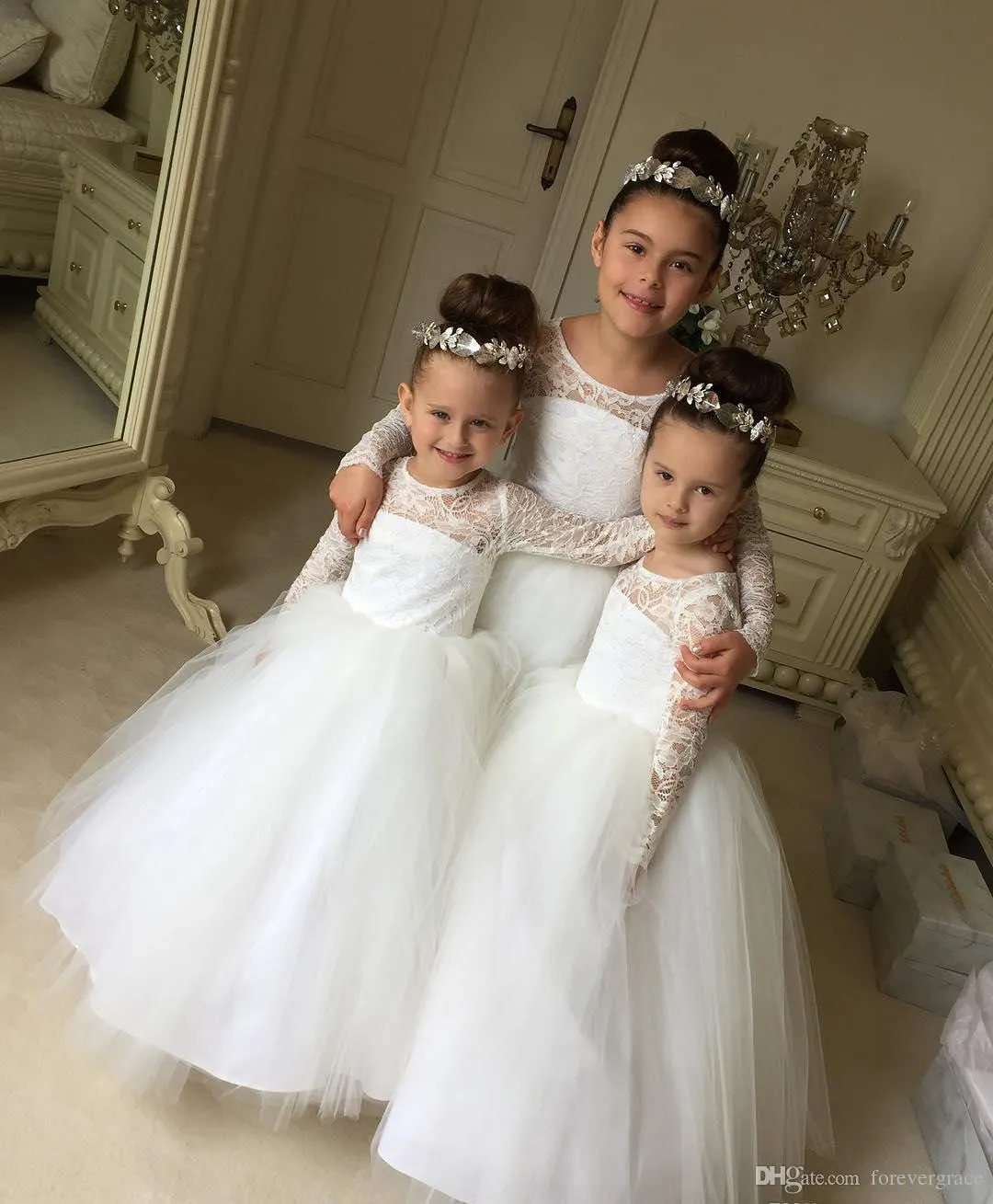 2019 Gratis frakt Prinsessan Billiga Lace Flower Girl Dresses Toddler Långärmad Ganska Kids First Holy Communion Dress