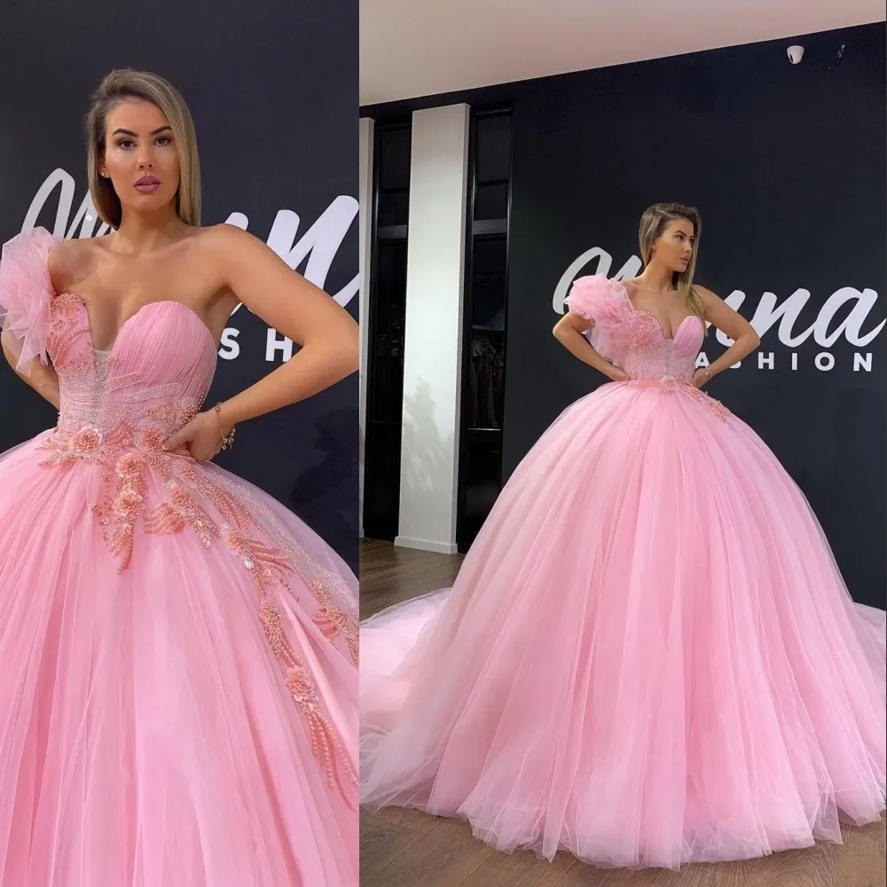 Tanie seksowne różowe sukienki na jedno ramię Quinceanera suknia balowa kryształowy iluzja iluzja puszysty tiulowy sukienka na imprezę