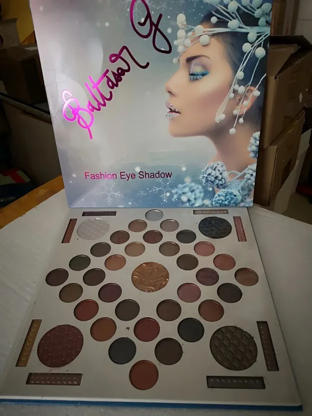 Ny ankomst Fashion Eye Shadow Palette 45 Färg Naturligt Vattentät Ögonskugga Pigmenterade paletter Matteshimmer Eye Powder Makeup Gratis Ship