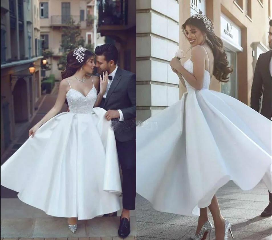 Saudi Árabe Curto Vestidos Vestidos Espaguete Correias Rendas Ruched Vestidos Noiva Stain Vestido de Novia Custom Feito Cheap Wedding Dress