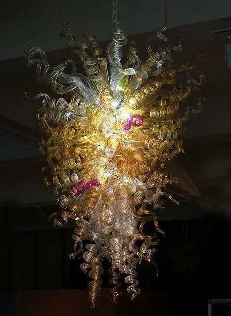 Lampes suspendues spéciales élégantes lustre en verre soufflé à la main Art décor haut plafond monté à la main nouveau style lustre luminaires