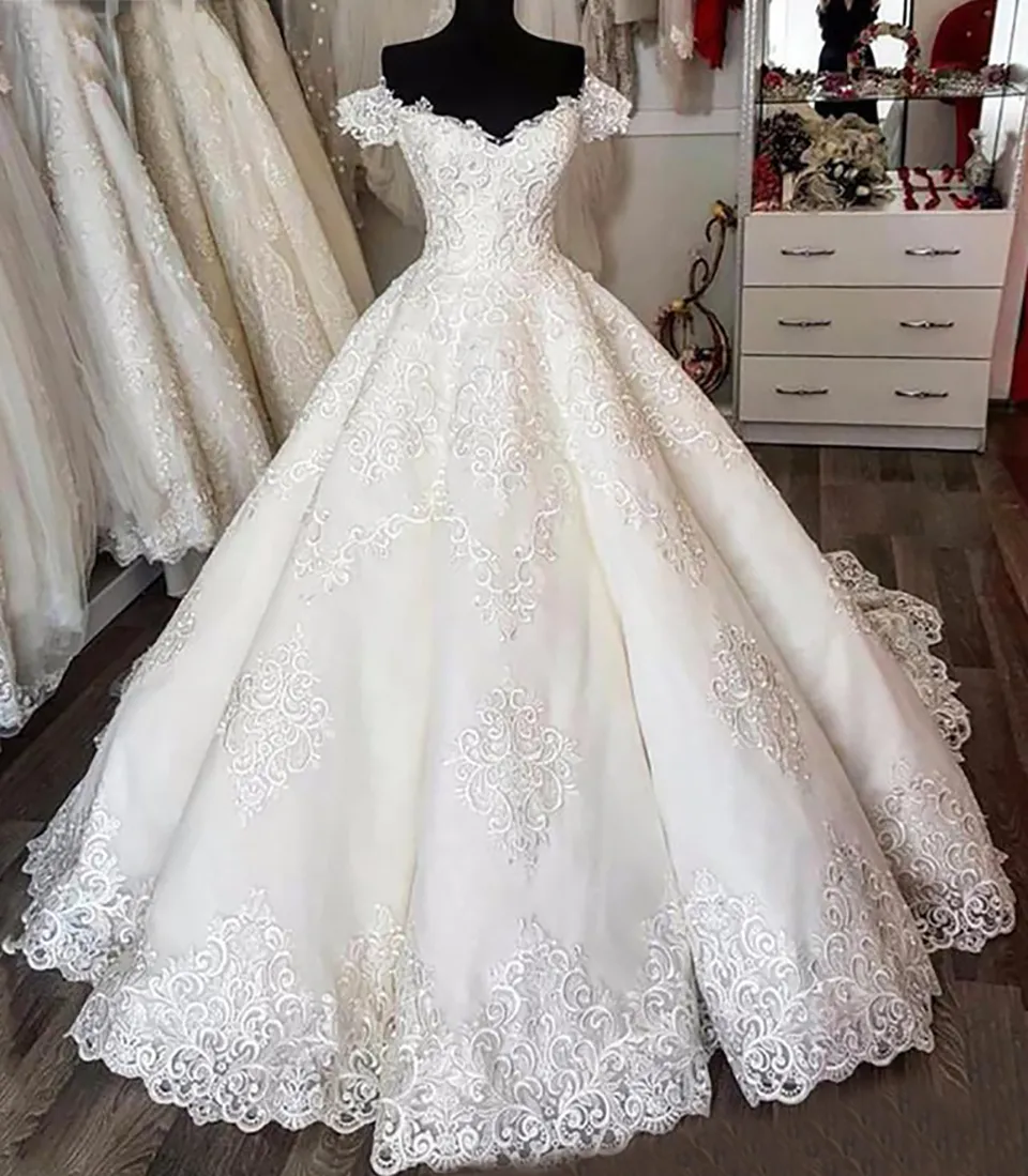 Nouveau Livraison Gratuite Robes De Mariée Courtes Jewel Neck Cap Manches Illusion Dentelle 3D Appliques Robe De Bal Volants À Volants Robes De Mariée Robe De Mariée