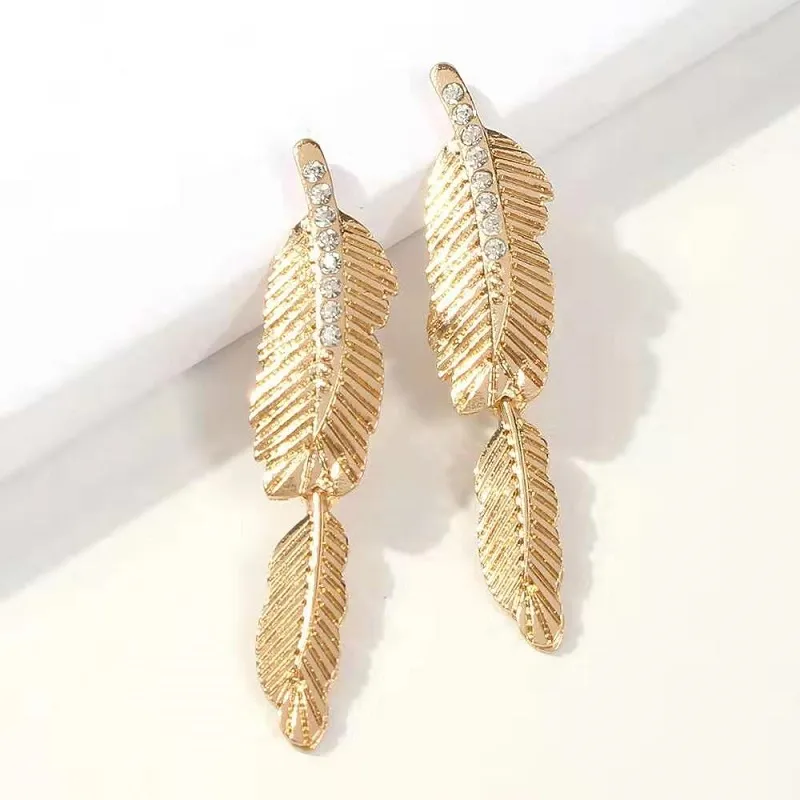 Wholesale-old feather dangle earrings for women luxury designer bling diamond plume dangling earring alloy rhinestone punk jewlery love gift