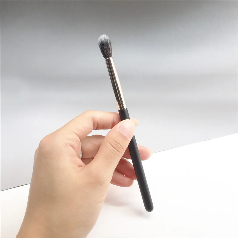 Duo Fiber Tapered Blending Brush 286 - Pennello per sfumare l'ombretto con setole molto morbide - Strumenti per sfumare il trucco di bellezza