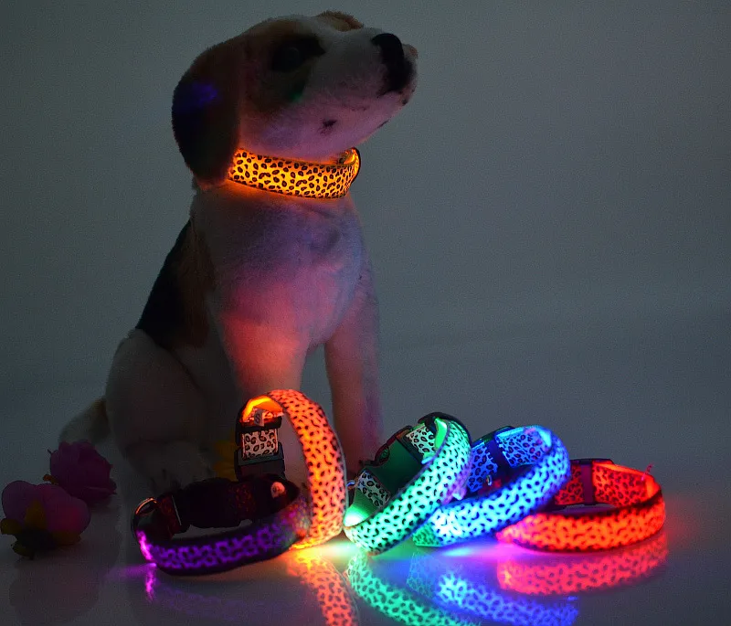 다크 레오파드에서 빛 발광 LED 야간 안전 LED 나일론 애완 동물 개 목걸이 애완 동물 칼라 패션 애완 동물 제품 인쇄
