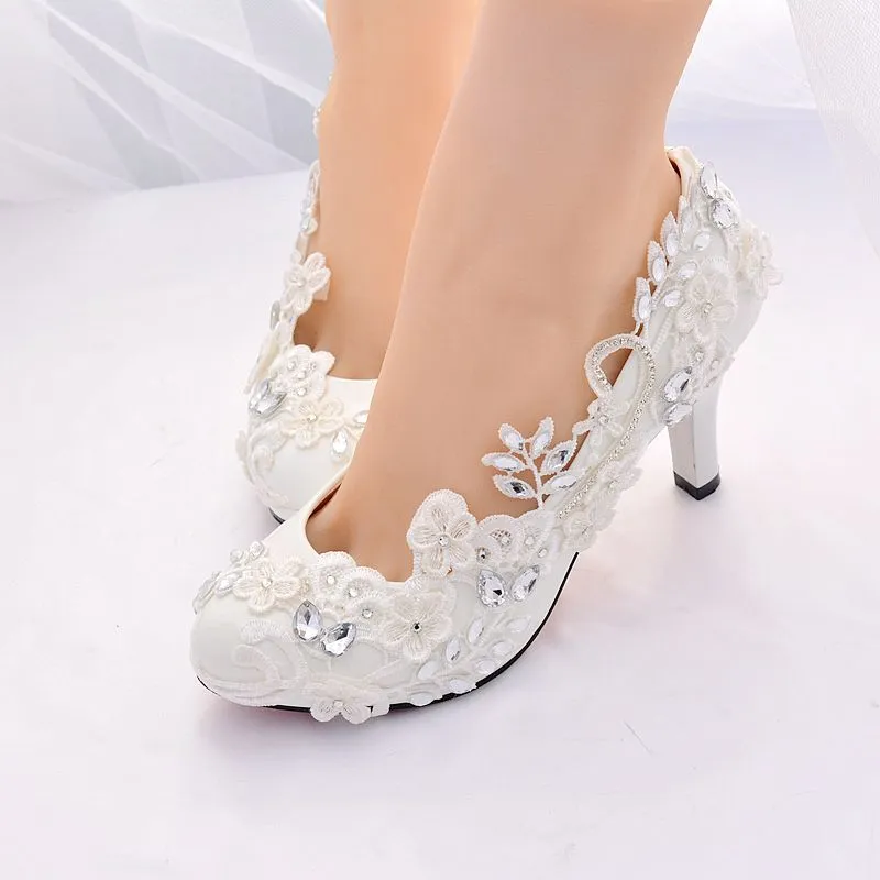 Sapatos de casamento de noiva com cristais de renda de designer para noiva 3D floral apliques de salto alto plus size dedo do pé redondo com strass sapatos femininos para formatura