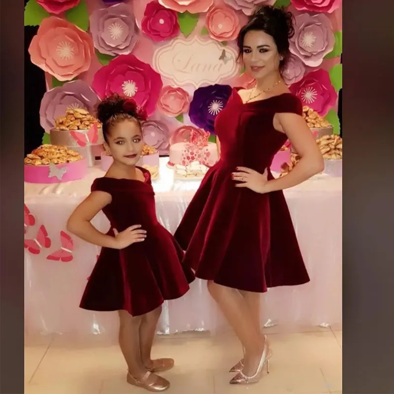 Vestidos de fiesta de terciopelo baratos de terciopelo para e hija del hombro