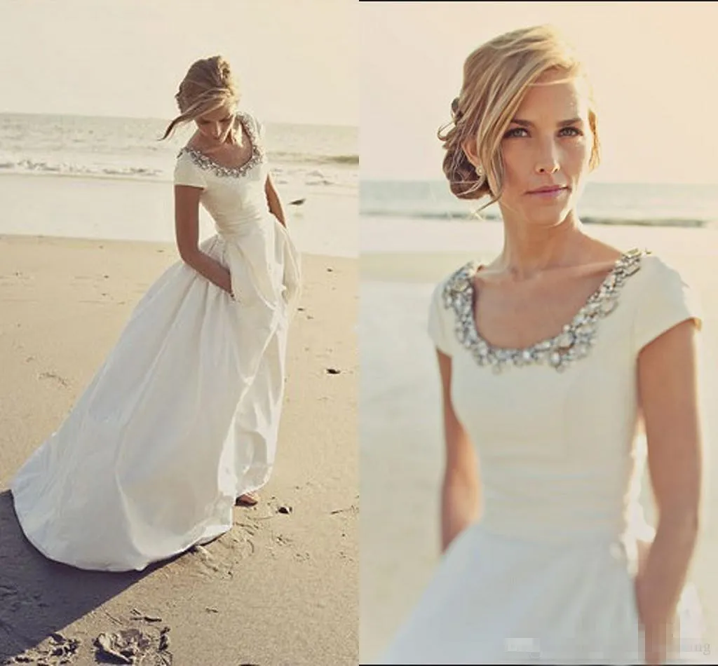 2019 Beach Suknie ślubne Linia Luksusowe Kryształy Kryształy Krótkie Rękawy z kieszeniami Satin Sweep Pociąg Custom Made Wedding Suknie ślubne