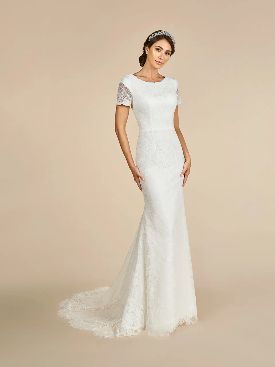 Abiti da sposa vintage a sirena in pizzo Maniche corte modeste Girocollo Bottoni Indietro Abiti da sposa modesti eleganti semplici Realizzati su misura