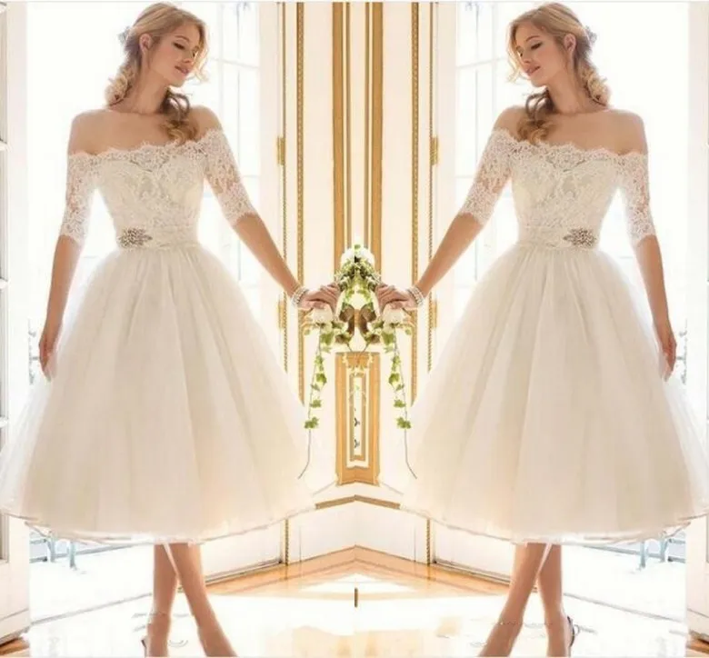 Magnifiques robes de mariée courtes 2019 Bateau décolleté demi-manches dentelle Appliques une ligne thé longueur robes de mariée robe de réception pas cher