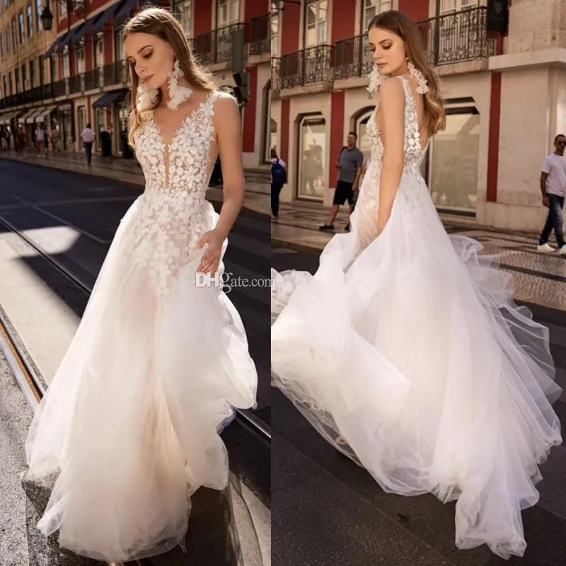 BERTA 2019 LACE BACKLESS BOHO Bröllopsklänningar Duning V Neck En linje Beach Bridaler Kappor Sweep Train Tulle Bohemian Vestidos de Noiva