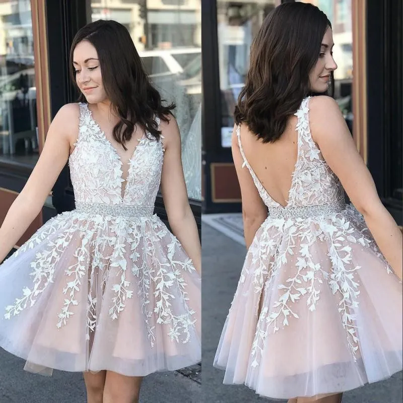 Homecoming jurken 2020 Nieuwe een lijn V-hals met backless applique kant cocktailjurk Prom jurken