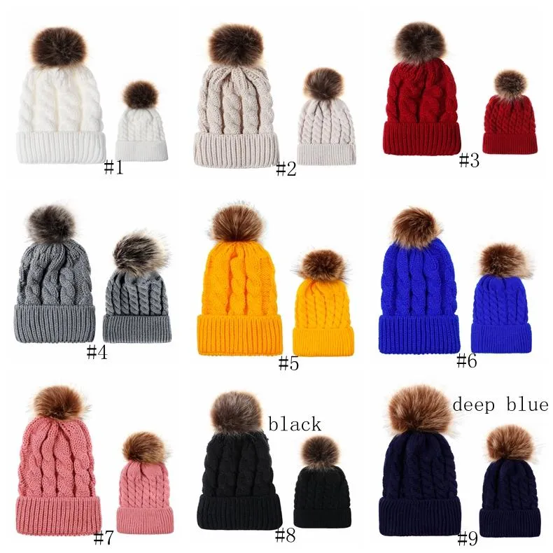 Pai-filho tampão feito malha chapéu do inverno 2PCS Mom Baby chapéus mornos Cap esfera da pele Bobble Beanie de lã Pompom Hat Crianças Wool