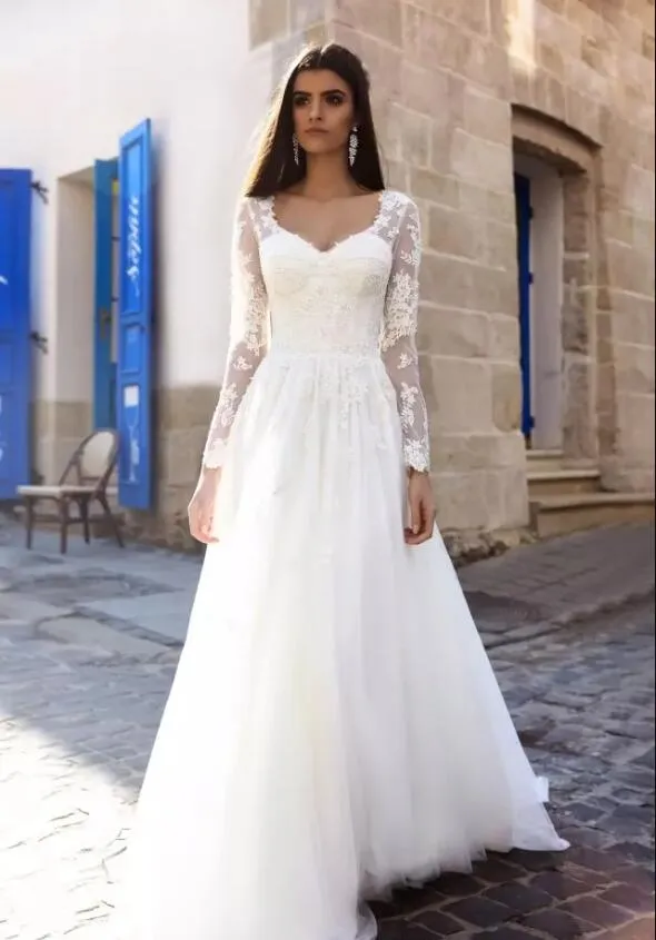 2018 Charming Lace Wedding Dresses With Long Sleeves A-Line V Neck Appliques Bridal Gowns Tulle Sweep Train Cheap Country Wedding Dress