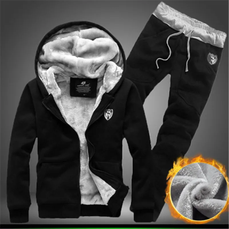 Großhandel Herren Casual Stickerei Muster Trainingsanzüge Sport Fitness Hochwertige Outfits Winter Verdicken Trainingsanzüge Kostenloser Versand