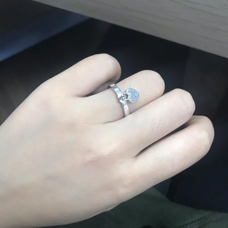 Pandora shop padlock ring