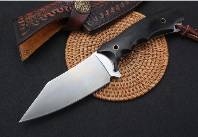 Högkvalitativ överlevnad Straight Jaktkniv D2 Satinblad Full Tang Ebony Handtag Fasta knivknivar med lädermantel