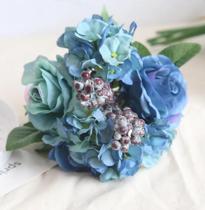 Букет синих искусственных роз, свадебные креативные украшения диаметром около 21 см, включают розу, гортензию и ягоды, бесплатная доставка WT037