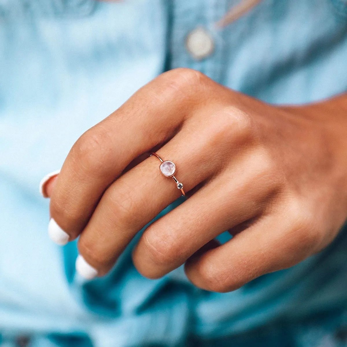 Enkla förlovningsringar för kvinnor Moonstone Cubic Zirconia Ring Bröllopsfest Naturvit Gemstone Ringar Smycken Gift