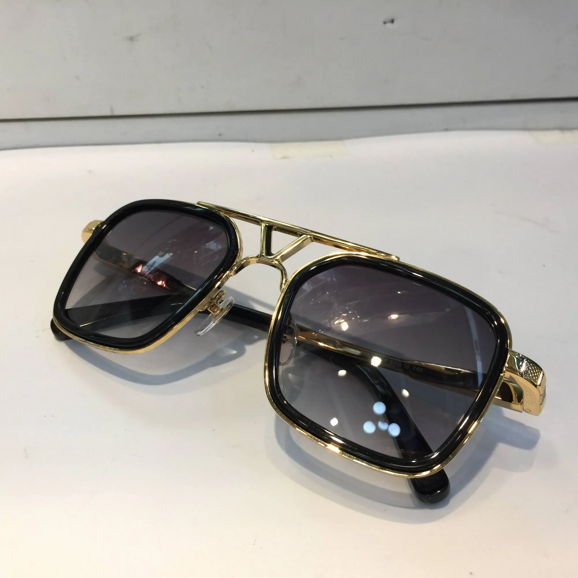 Wyprzedaż luksus 0947 Okulary przeciwsłoneczne dla mężczyzn Retro Vintage Z0947 Designerskie okulary przeciwsłoneczne Shiny Gold Summer Style Logo Logo Pozłacane z Case