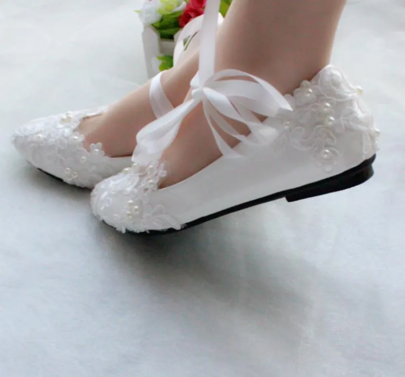 White Mary Jane Lace Pearls Wedding Shoes For Brides With Ribbon Strappy Bridal Shoes Low Heel Handmade Appliqued Chic Ladies Perf2997