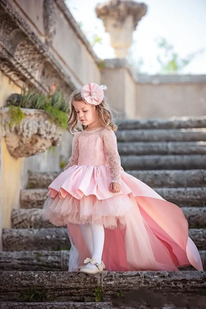 Tanie hi lo różowe sukienki kwiatowe na wesela klejnot satynowy koronkowy tiul aplikacji koraliki długie rękawy dziewczyny