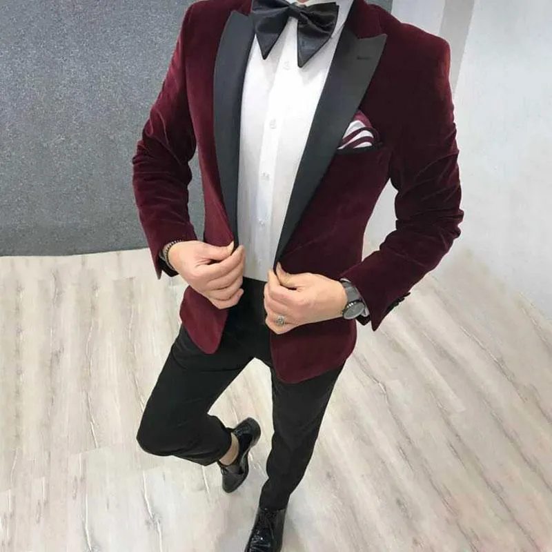 Venta caliente Borgoña Dos Piezas Trajes de Terciopelo Para Hombre Solapa Enarbolada Novios de Boda Esmoquin Slim Fit Formal Blazer Barato Por Encargo Traje de Fiesta