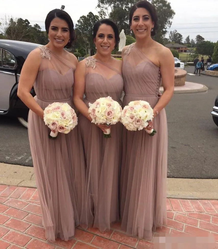 2019 pas cher une épaule robes de demoiselle d'honneur longueur de plancher longue dentelle appliques demoiselle d'honneur robe pays mariage invité tenue de soirée formelle