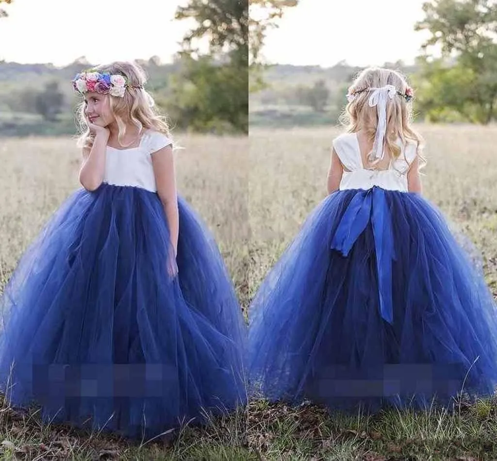 Princesa linda Blanco Azul marino Vestidos para niñas de flores 2019 Bateau Neck Manga del cabo Vestido de fiesta hinchado Vestido para niñas Vestidos de primera comunión