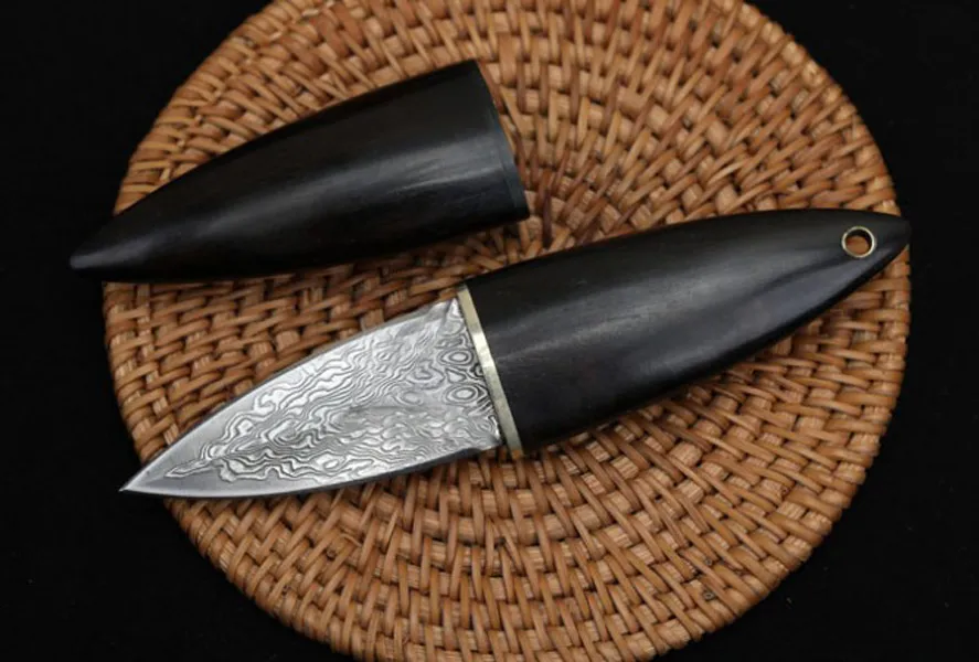 Högkvalitativ Mini Small EDC Pocket Fixed Blade Kniv Damascus Steel Blades Wood Handle Present Knvies med Woods Sheath Gift Knifes