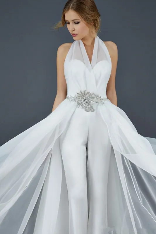 Tuta da sposa in chiffon con macchie di capestro e gonna oversize con strascico Abito da sposa country da spiaggia con cintura di cristallo con perline modeste fata289v